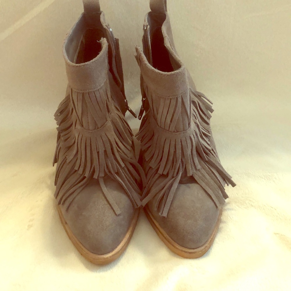 Steve Madden fringe booties!